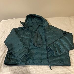 Women’s forest green packable puffy hooded jacket with attached pouch